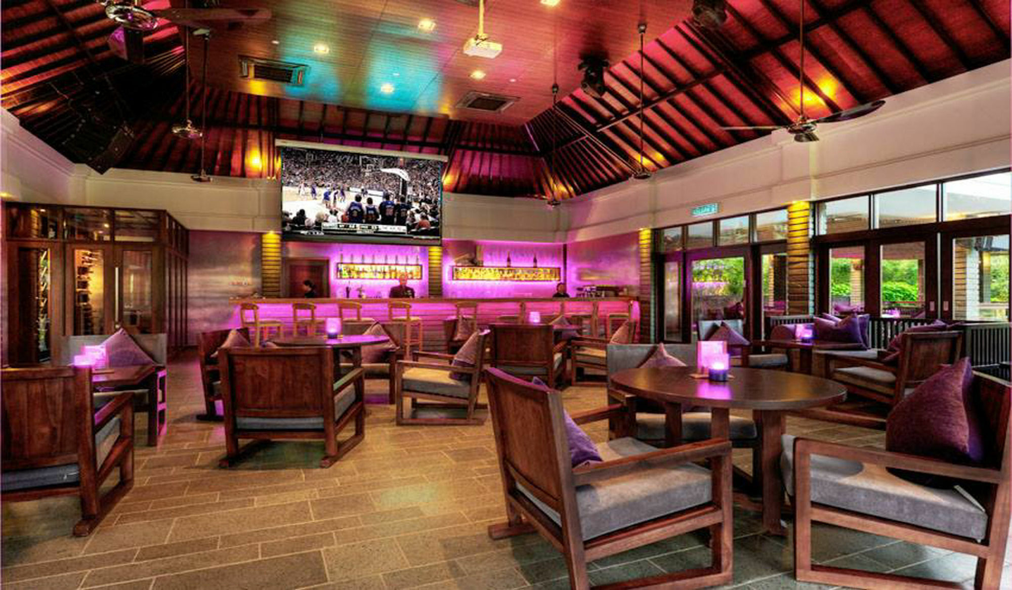 Cyberview Resort & Spa Cyber Dzsaja Kültér fotó The interior of the bar